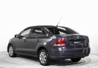 Подержанный автомобиль Volkswagen Polo Sedan 2011 года (7 фото)