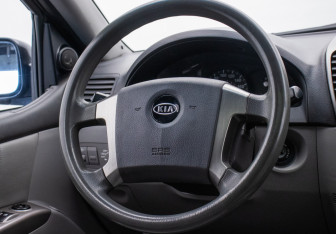 Подержанный автомобиль Kia Sorento 2006 года (15 фото)