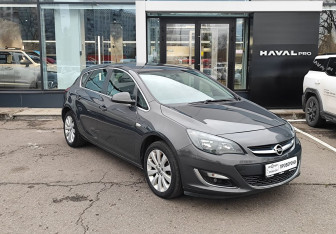 Подержанный автомобиль Opel Astra Sedan 2014 года (3 фото)