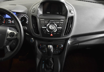 Подержанный автомобиль Ford Kuga 2014 года (13 фото)