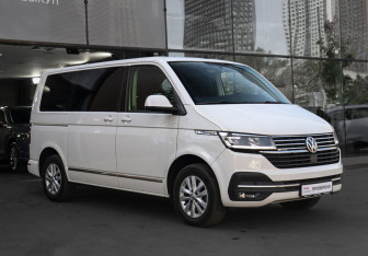 Подержанный автомобиль Volkswagen Caravelle 2021 года (3 фото)