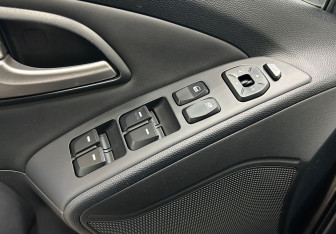 Подержанный автомобиль Hyundai ix35 2012 года (18 фото)