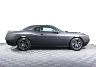 Подержанный автомобиль Dodge Challenger 2019 года (4 фото)