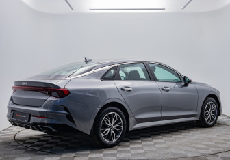 Подержанный автомобиль Kia K5 2022 года (5 фото)