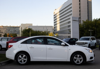 Подержанный автомобиль Chevrolet Cruze Sedan 2009 года (3 фото)