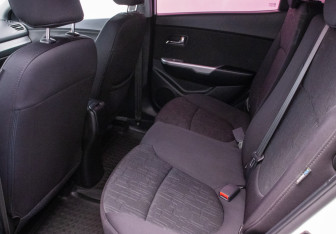 Подержанный автомобиль Kia Rio Hatchback 2013 года (11 фото)