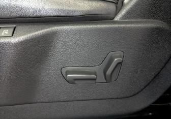 Подержанный автомобиль Peugeot Traveller 2019 года (29 фото)