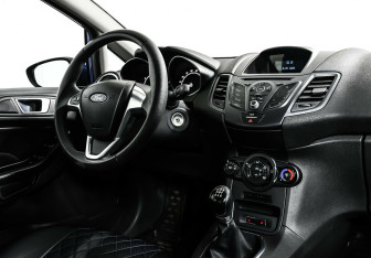 Подержанный автомобиль Ford Fiesta Sedan 2015 года (9 фото)