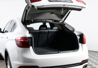 Подержанный автомобиль BMW X6 2015 года (9 фото)