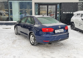 Подержанный автомобиль Volkswagen Jetta Sedan 2013 года (7 фото)