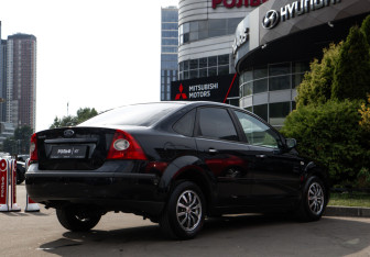 Подержанный автомобиль Ford Focus Sedan 2007 года (4 фото)