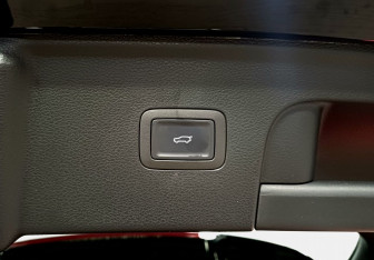 Подержанный автомобиль Hongqi HS3 2024 года (10 фото)