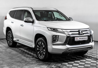 Подержанный автомобиль Mitsubishi Pajero Sport 2021 года (3 фото)