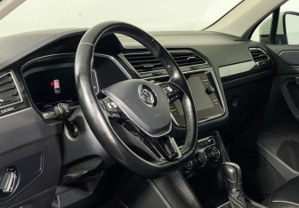 Подержанный автомобиль Volkswagen Tiguan 2018 года (13 фото)