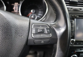 Подержанный автомобиль Volkswagen Golf Hatchback 2012 года (16 фото)