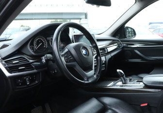 Подержанный автомобиль BMW X5 2014 года (13 фото)