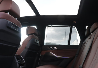Подержанный автомобиль BMW X5 2022 года (20 фото)