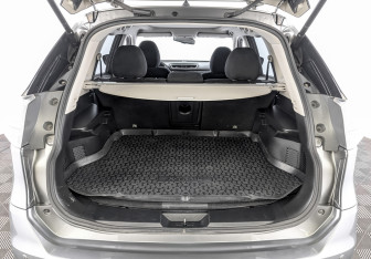 Подержанный автомобиль Nissan X-Trail 2015 года (10 фото)