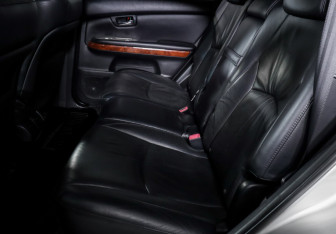 Подержанный автомобиль Lexus RX 2004 года (10 фото)