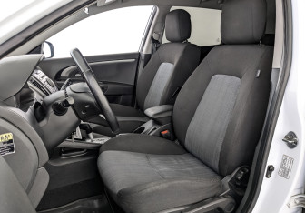 Подержанный автомобиль Kia Ceed Hatchback 2011 года (20 фото)