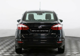 Подержанный автомобиль Ford Fiesta Sedan 2016 года (6 фото)