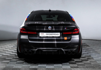 Подержанный автомобиль BMW M5 Sedan 2022 года (6 фото)