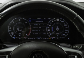 Подержанный автомобиль Volkswagen Touareg 2020 года (12 фото)