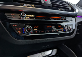 Подержанный автомобиль BMW X4 2019 года (21 фото)