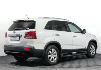 Подержанный автомобиль Kia Sorento 2012 года (5 фото)