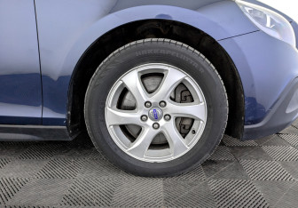 Подержанный автомобиль Volvo V40 Cross Country 2013 года (18 фото)