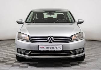 Подержанный автомобиль Volkswagen Passat Sedan 2011 года (2 фото)