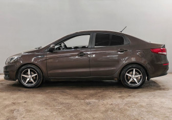 Подержанный автомобиль Kia Rio Sedan 2015 года (8 фото)