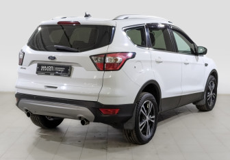 Подержанный автомобиль Ford Kuga 2017 года (5 фото)