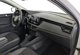 Подержанный автомобиль Skoda Rapid Liftback 2021 года (11 фото)