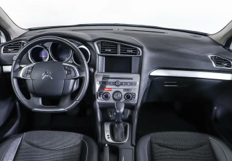 Подержанный автомобиль Citroen C4 Sedan 2017 года (10 фото)