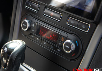 Подержанный автомобиль Ford Mondeo Sedan 2011 года (13 фото)