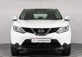 Подержанный автомобиль Nissan Qashqai 2014 года (2 фото)
