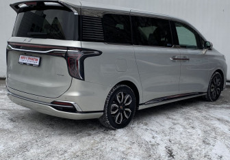 Подержанный автомобиль Hongqi HQ9 2022 года (5 фото)