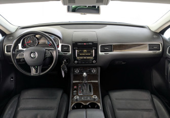 Подержанный автомобиль Volkswagen Touareg 2014 года (30 фото)