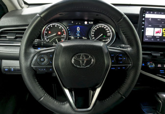 Подержанный автомобиль Toyota Camry Sedan 2021 года (25 фото)