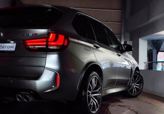 Подержанный автомобиль BMW X5 M 2015 года (14 фото)