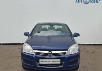Подержанный автомобиль Opel Astra Sedan 2009 года (2 фото)