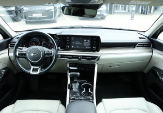 Подержанный автомобиль Kia K5 2020 года (12 фото)