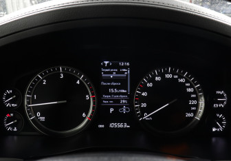 Подержанный автомобиль Lexus LX 2018 года (11 фото)