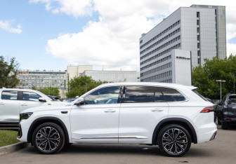 Подержанный автомобиль Geely Monjaro 2025 года (6 фото)