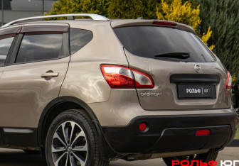 Подержанный автомобиль Nissan Qashqai 2012 года (18 фото)