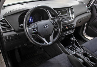 Подержанный автомобиль Hyundai Tucson 2016 года (15 фото)