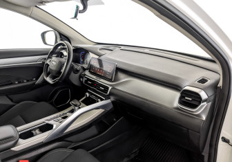 Подержанный автомобиль Geely Coolray 2023 года (11 фото)