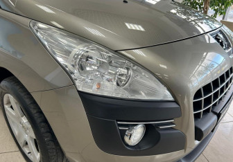 Подержанный автомобиль Peugeot 3008 2012 года (22 фото)