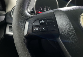 Подержанный автомобиль Mazda 3 Sedan 2010 года (14 фото)